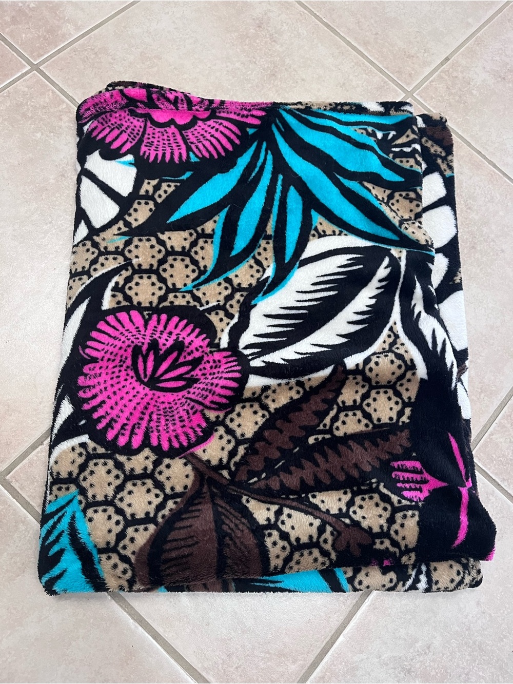 Vera Bradley Canyon Road Plush Throw